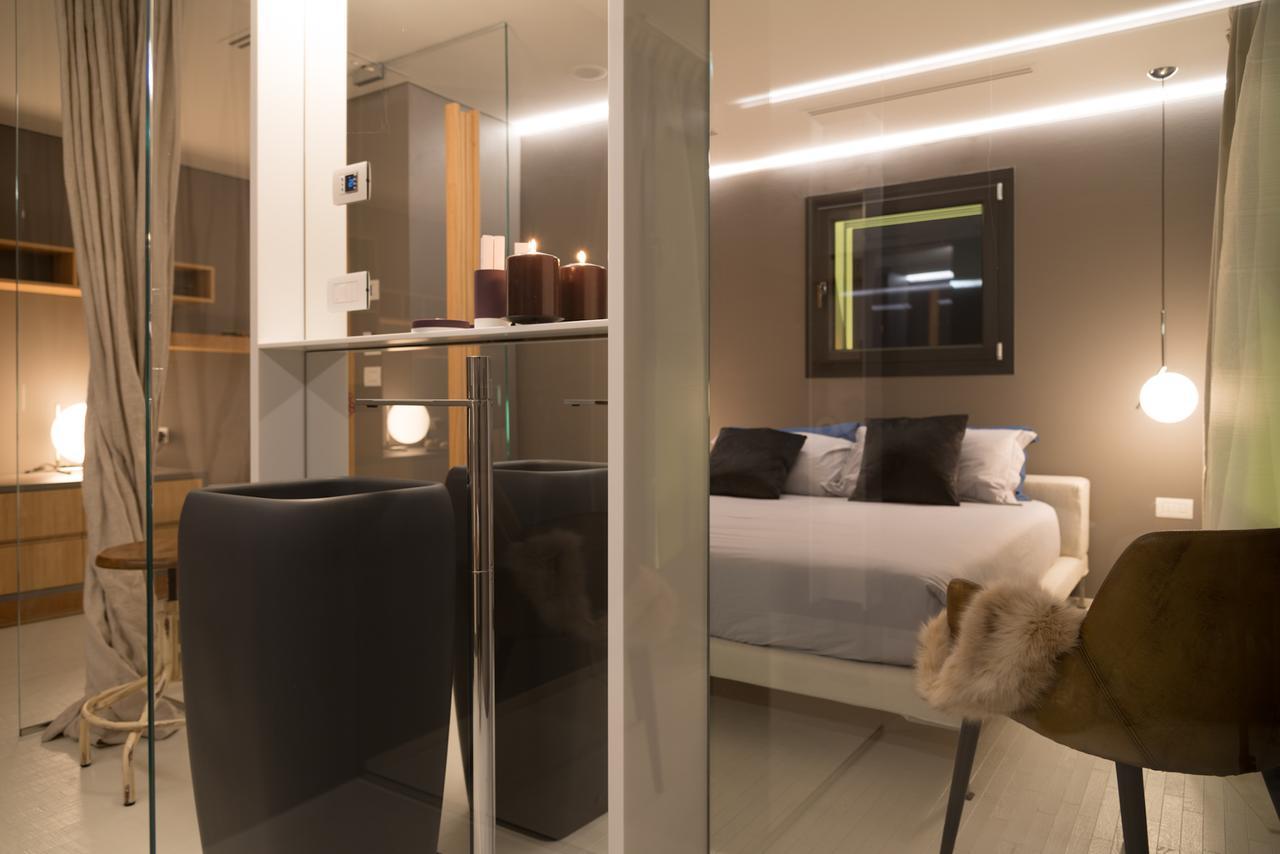 Black And White Locanda